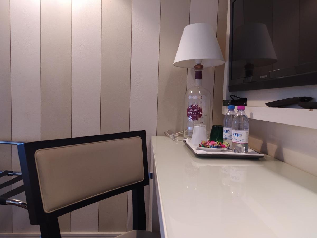 Molo73 Hotel Empoli Bagian luar foto